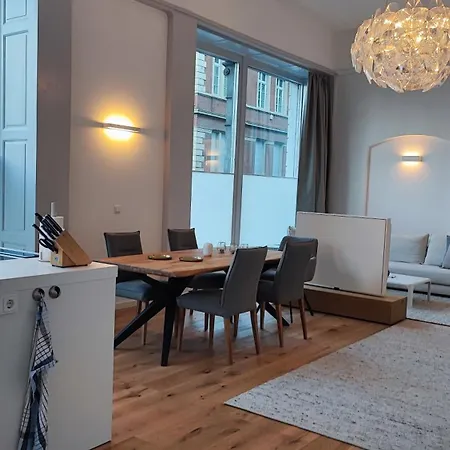 Moderner Luxus In Barockem Gewand Apartment
